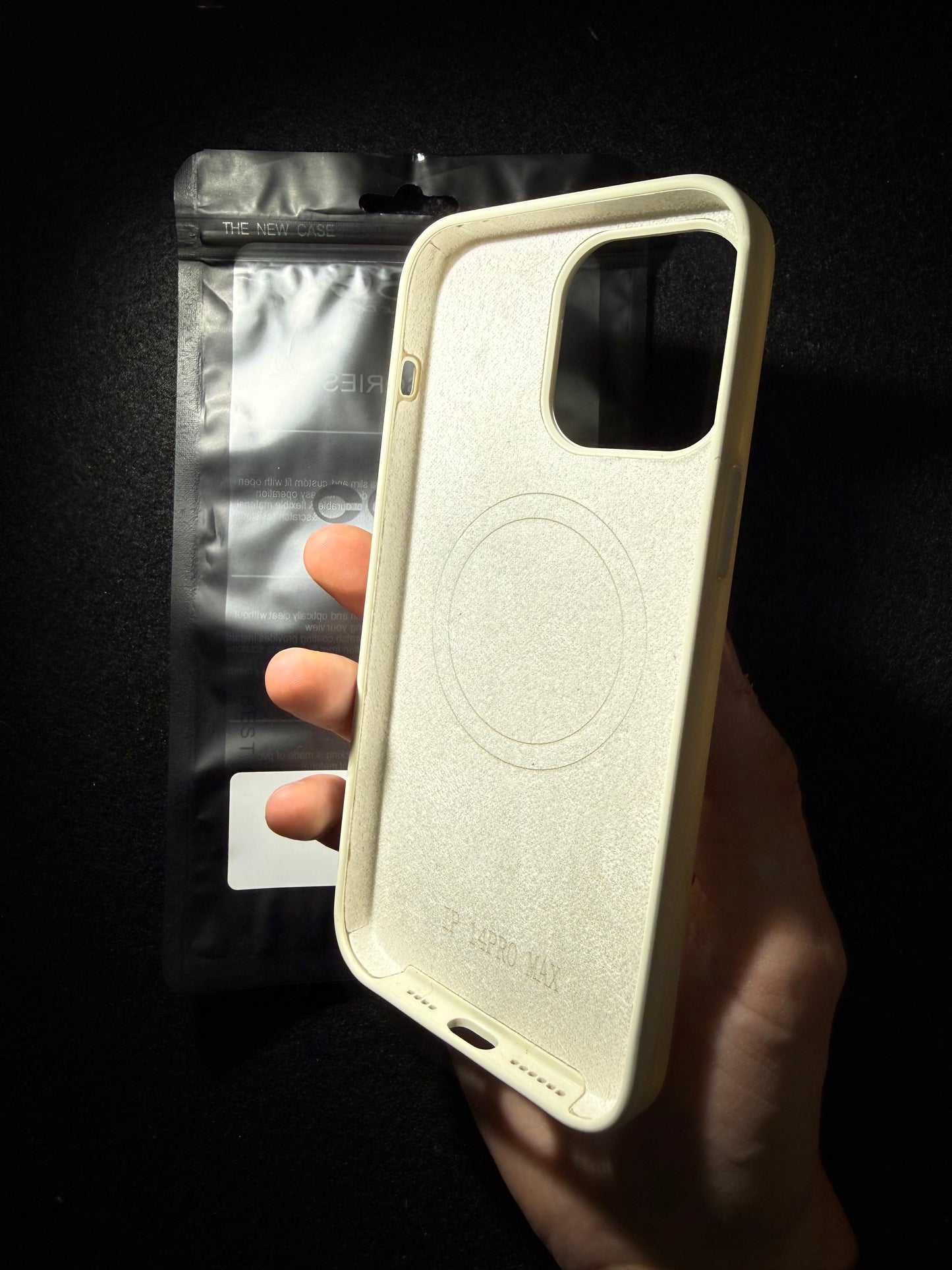 iPhone Silicone Case Black/Beige incl. Magnets