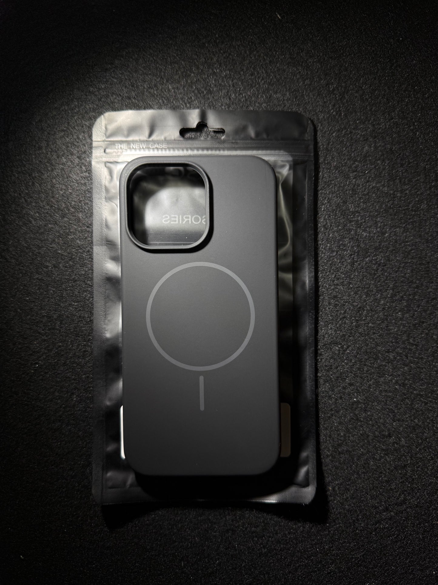 iPhone Silicone Case Black/Beige incl. Magnets